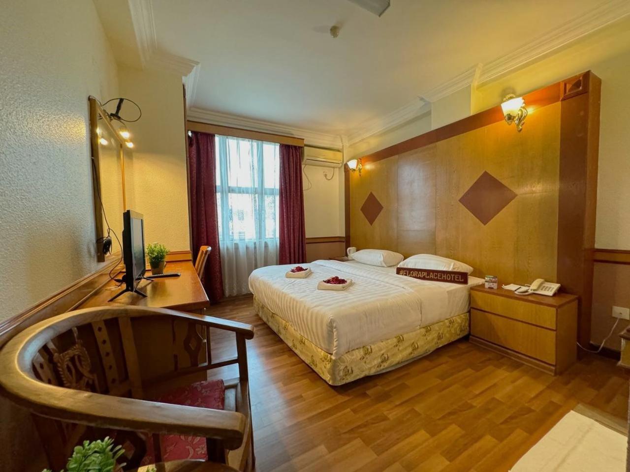 โรงแรมฟลอรา เพลซ โกตาบารู ภายนอก รูปภาพ